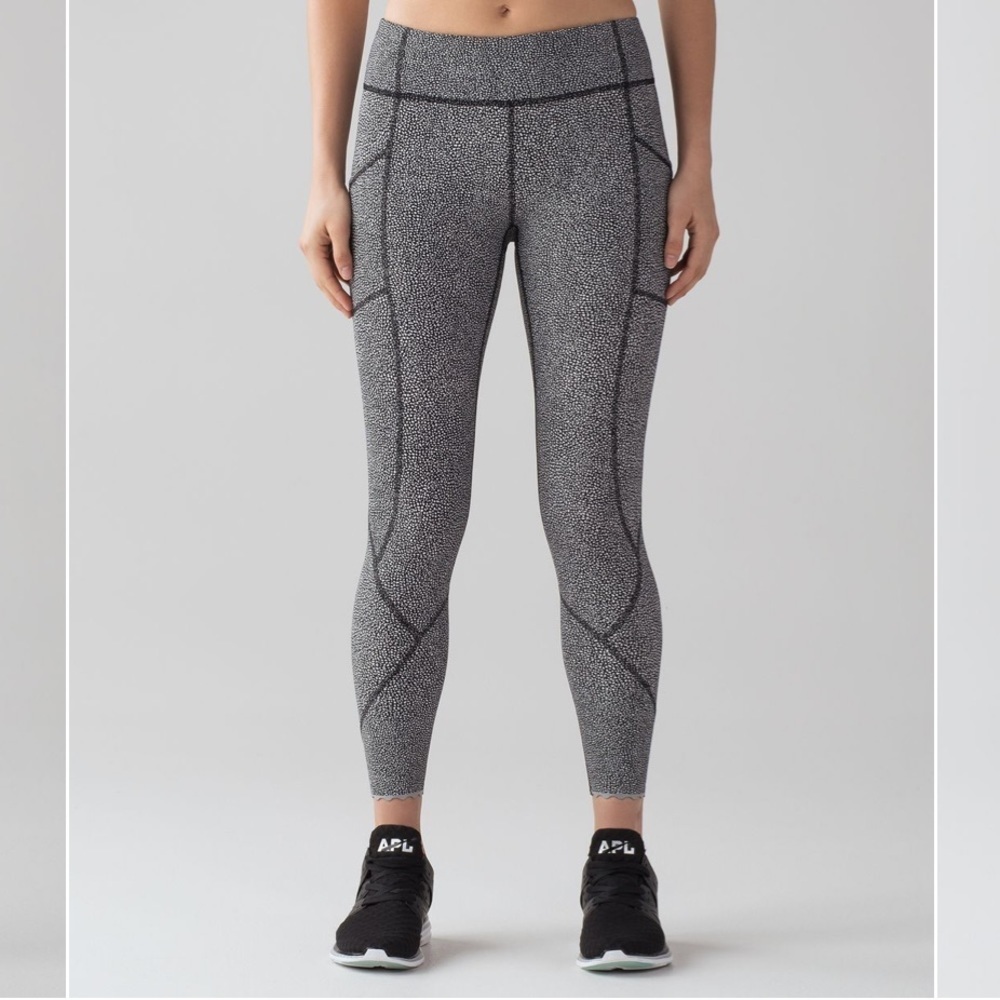 EUC Lululemon Tight Stuff Tight II Size 4 in Chakra Print Alpine black white
